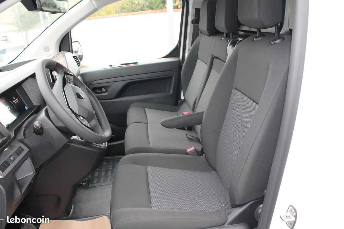 Peugeot Expert Fg Taille M 1.5 Blue-Hdi 120 GPS, Caméra de recul, Trés bien équipé Sortie le 27/06/2025 - 10 Kilomètres - 21 500 hors taxe ...... (image 4)