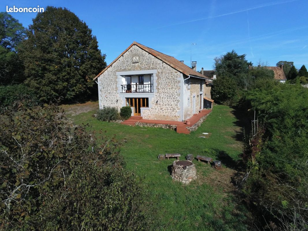Maison 6 pièces 200 m² · à Abjat-sur-Bandiat · 200 m² · 162 000 €