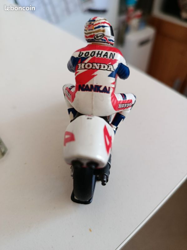 Petite moto Honda réaliste pilote Doohan (image 4)