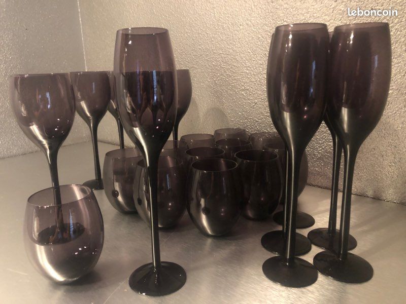 Service complet de verres à eau, vin et champagne couleur Violet (image 1)