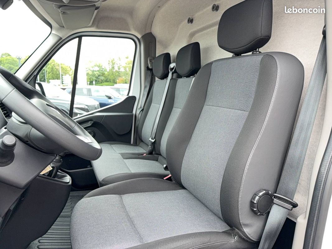 Renault master fgn trac f3500 l2h2 blue dci 135 confort (image 9)