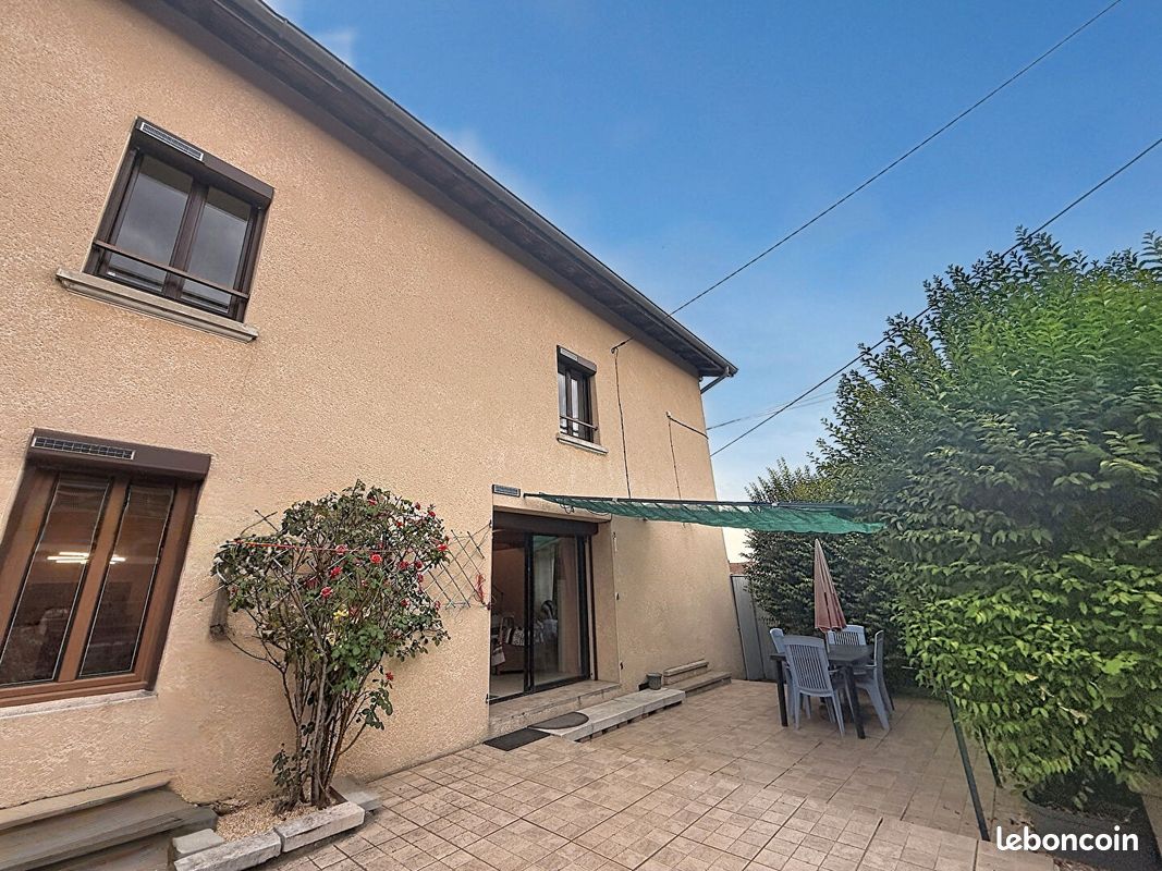 Maison 5 pièces 160 m² · à Bourgoin-Jallieu · 160 m² · 235 000 €