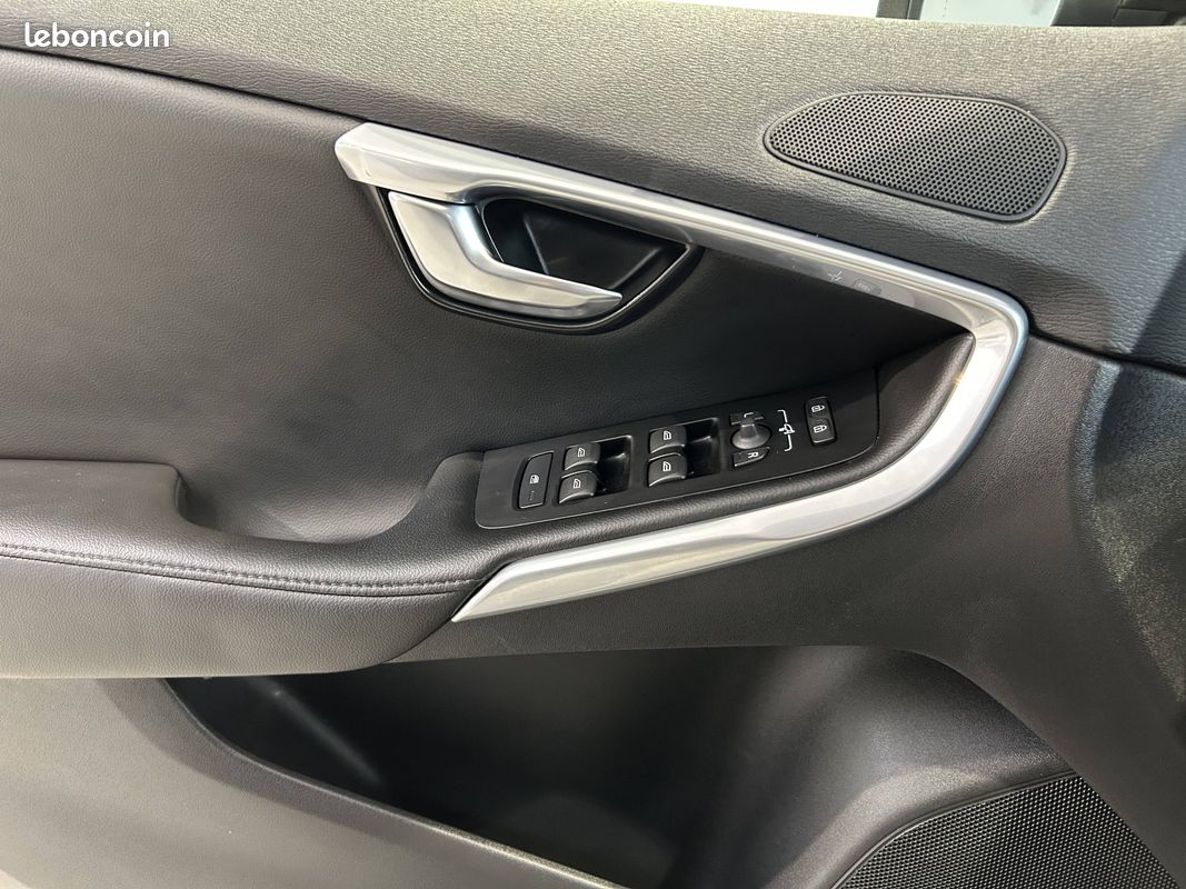 VOLVO V40 T2 122 ch Geartronic 6 Signature Edition (image 7)