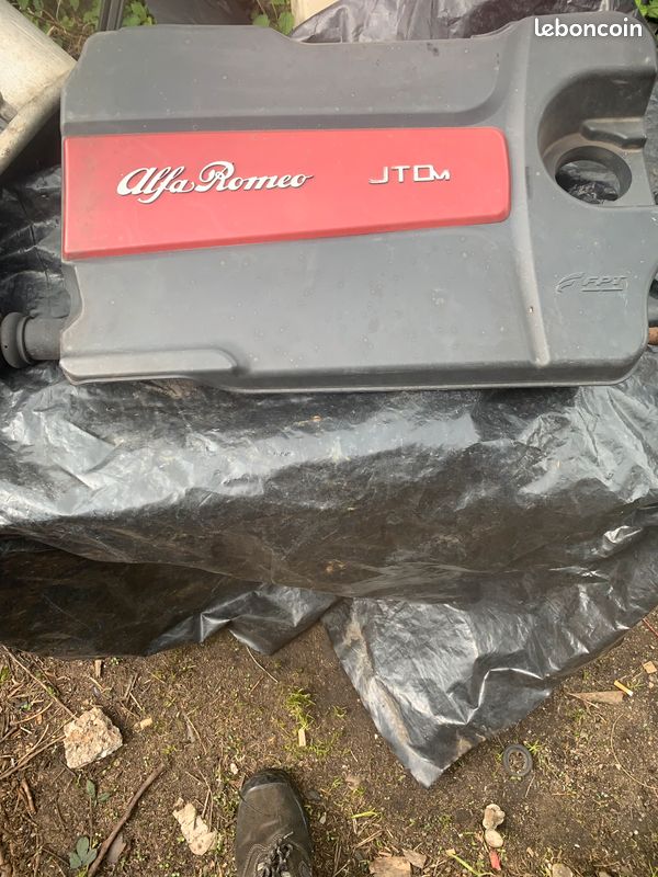 Alfa Roméo Mito 1.6 jtd 120 cv cache moteur (image 1)
