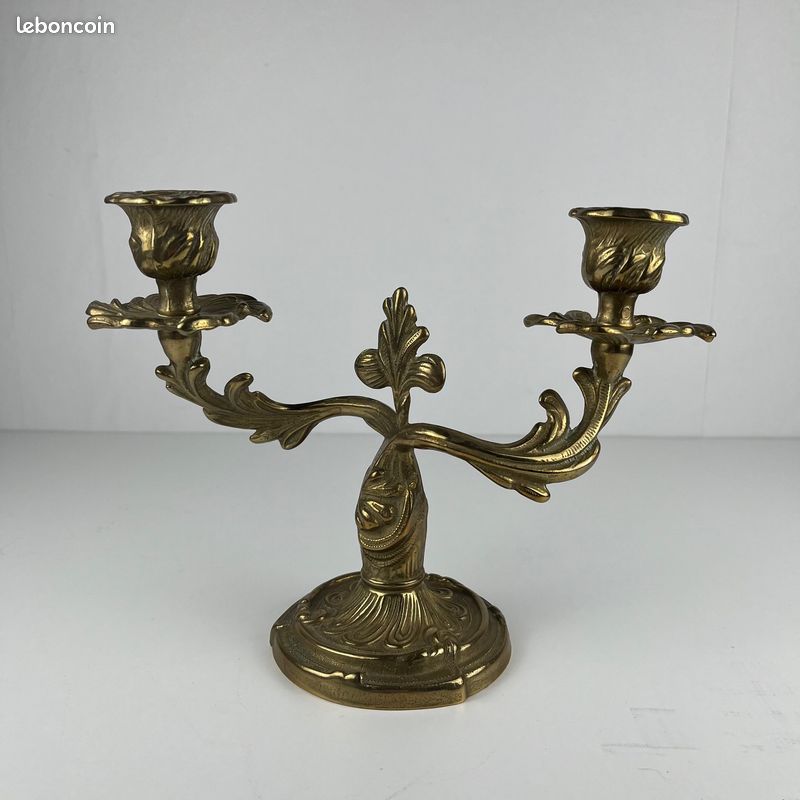 Paire de bougeoirs en laiton doré à deux bras – Style Louis XV rococo , Début XXè (image 3)