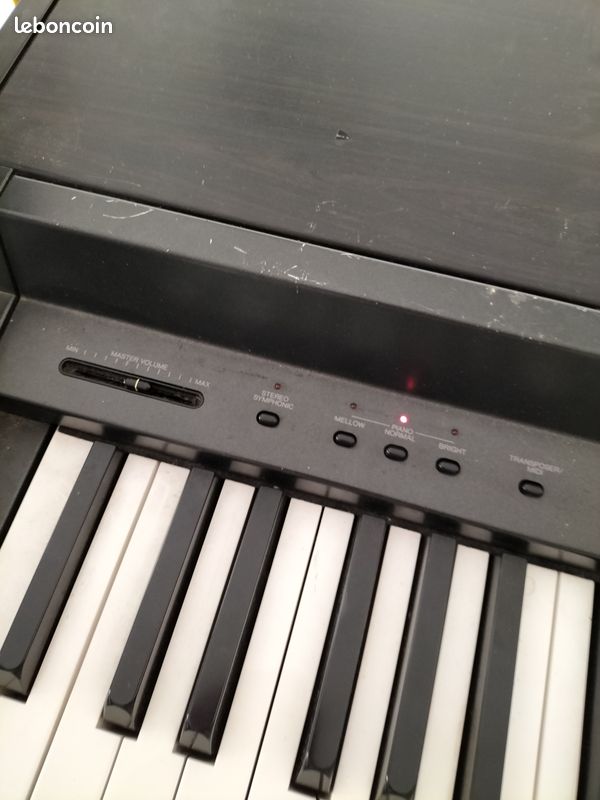 Piano numérique Yamaha CLP50 (image 3)