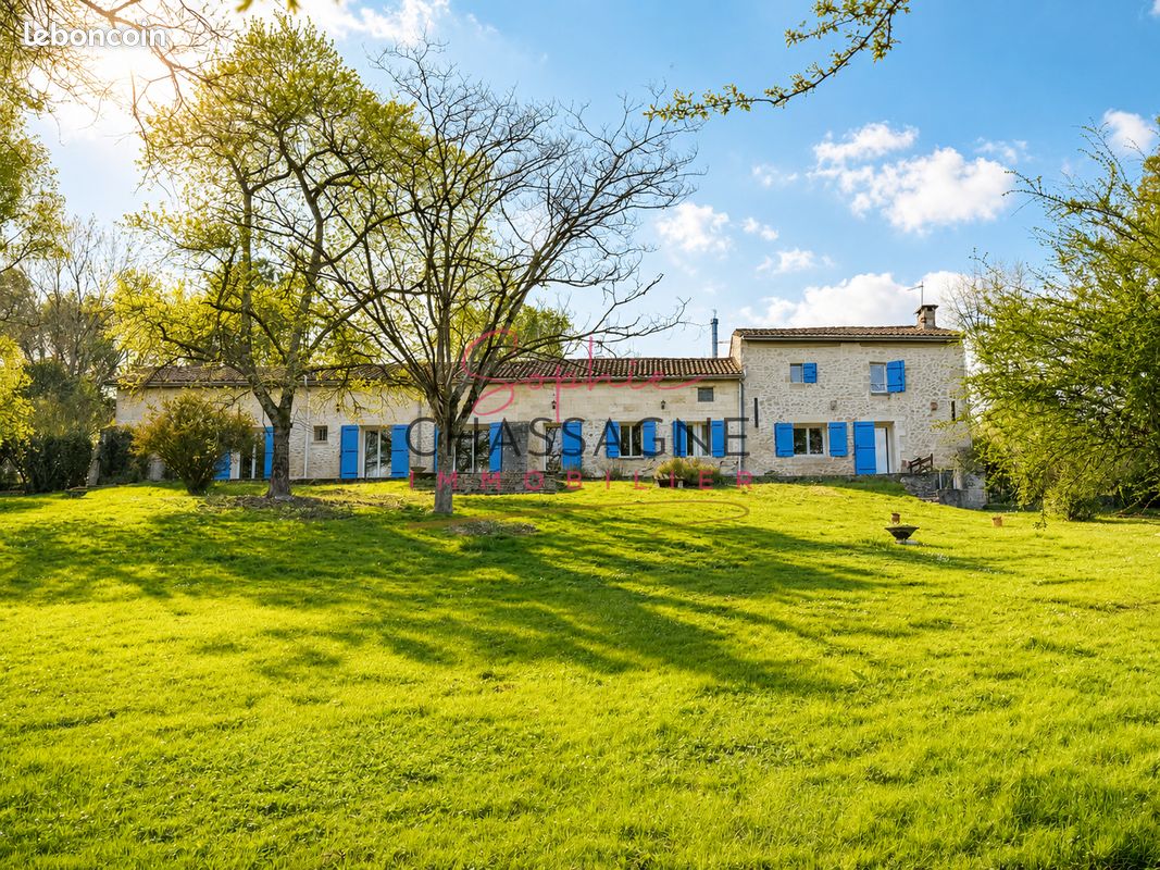 Maison 8 pièces 239 m² · à Branne · 239 m² · 550 000 €