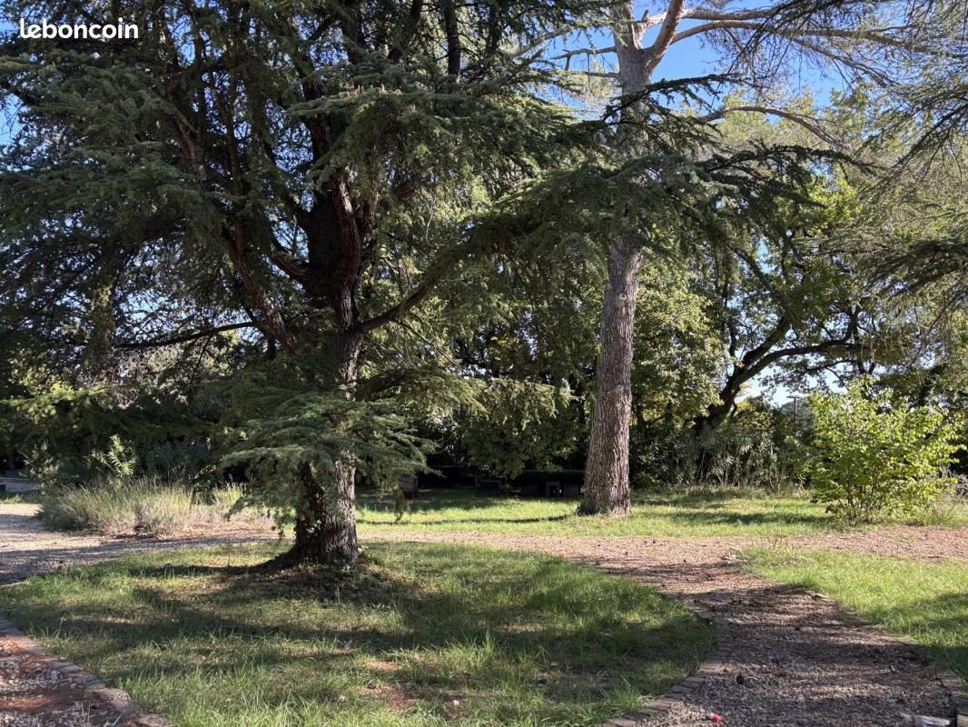 Terrain 950 m² Alleins · 235 000 €