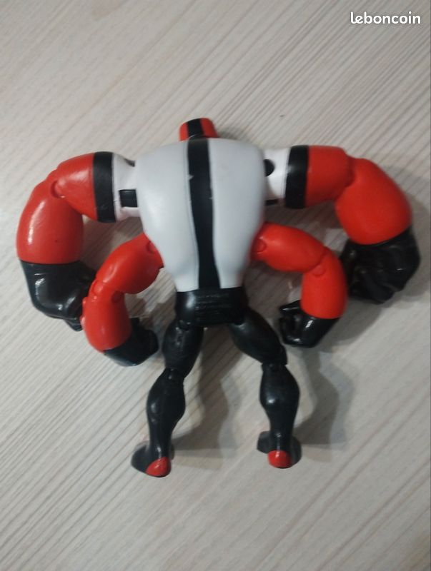 FIGURINE ARTICULÉE BEN 10 OMNI-NAUT ARMOR BEN TENNYSON PLAYMATES TOYS
