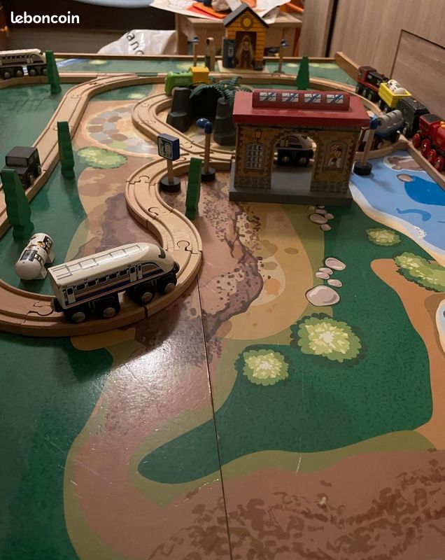 Table en bois circuit train (image 3)