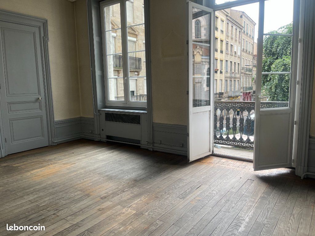 Appartement 8 pièces 174 m² · à Saint-Étienne · 174 m² · 135 000 €