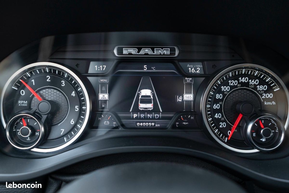 Dodge RAM 1500 Laramie 5.7 V8 HEMI eTorque 401 ch 4x4 – Toit pano – 360° – GPL (image 31)