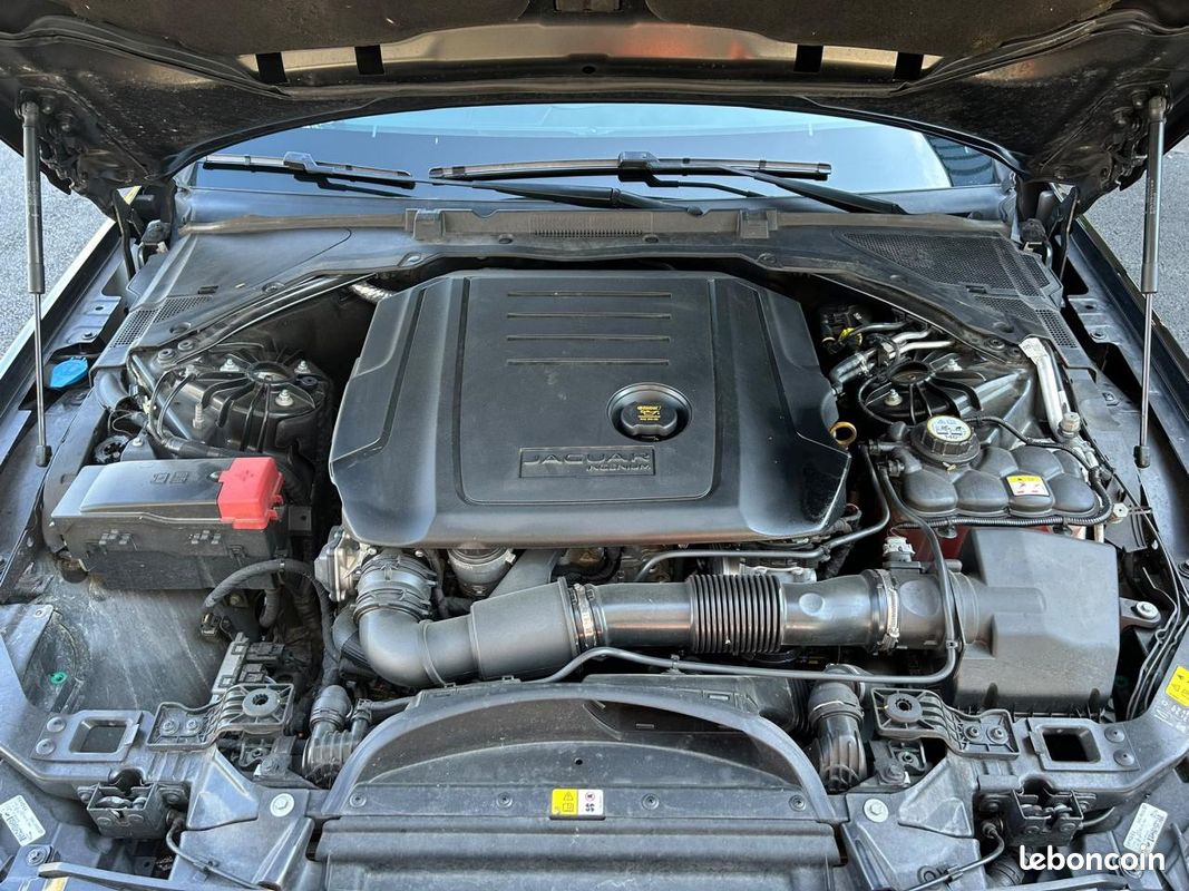JAGUAR XF 2.0 D - 180 - BVA - Stop/Start 2015 BERLINE Prestige PHASE 1 GARANTIE 6 MOIS (image 39)