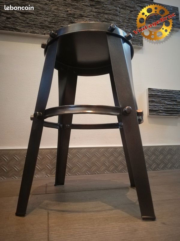 Tabouret Bas d'Atelier en Acier & Boulonneries des Années 50 dans un Esprit Industriel ... Design & Created by Fingercut ... Création Unique  Disponible à la Vente 110 euros (Envoi Possible) (image 3)