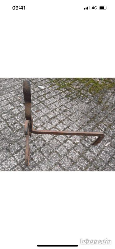 Accessoires anciens de cheminée : landiers à 2 montants et 4 crochets
