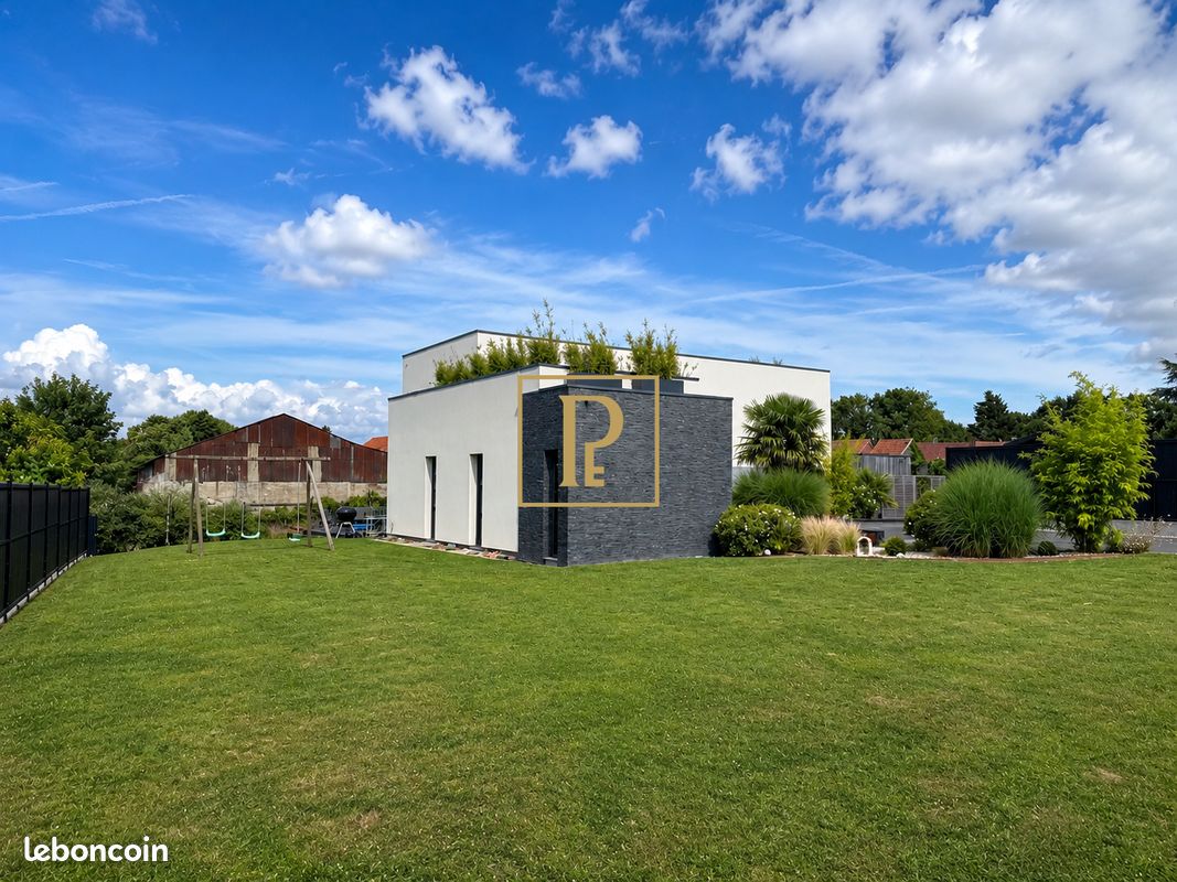 Maison 9 pièces 265 m² · à Vimy · 265 m² · 930 000 €