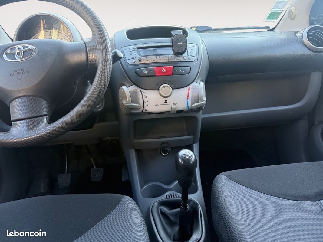 TOYOTA AYGO 1.0i (image 6)