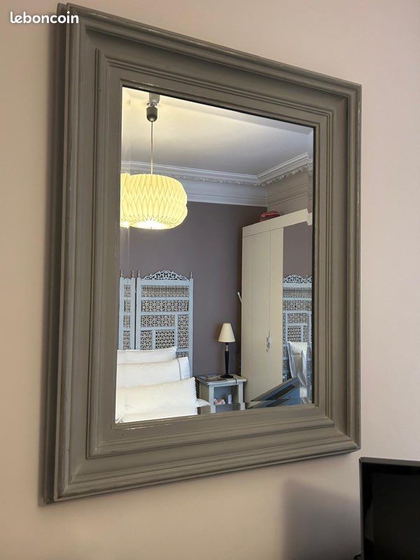 Miroir en bois gris (image 1)