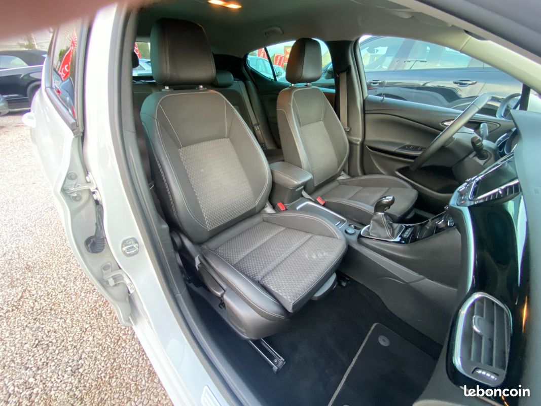 Opel Astra 1.6 CDTI (image 16)