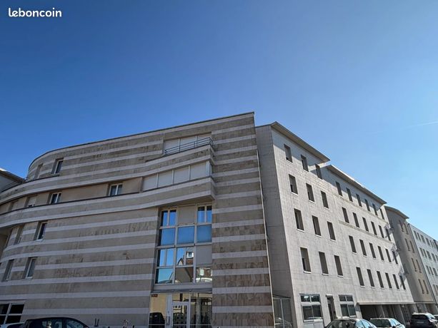 Studio 1 pièce 33 m²