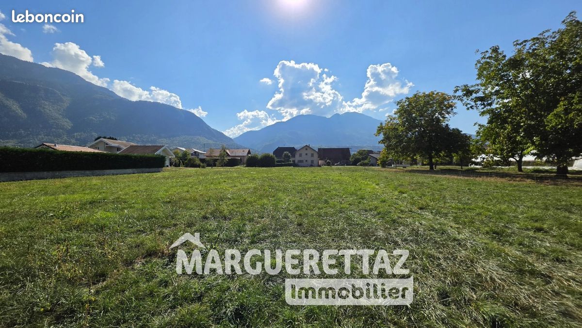 Terrain 747 m² · à Saint-Pierre-en-Faucigny · 747 m² · 210 000 €