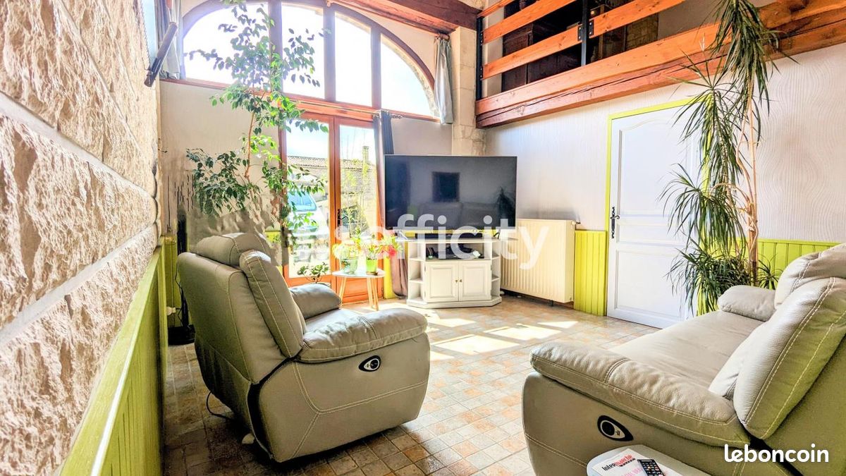 Maison 5 pièces 170 m² - Ruffec 16700 (image principale 5)