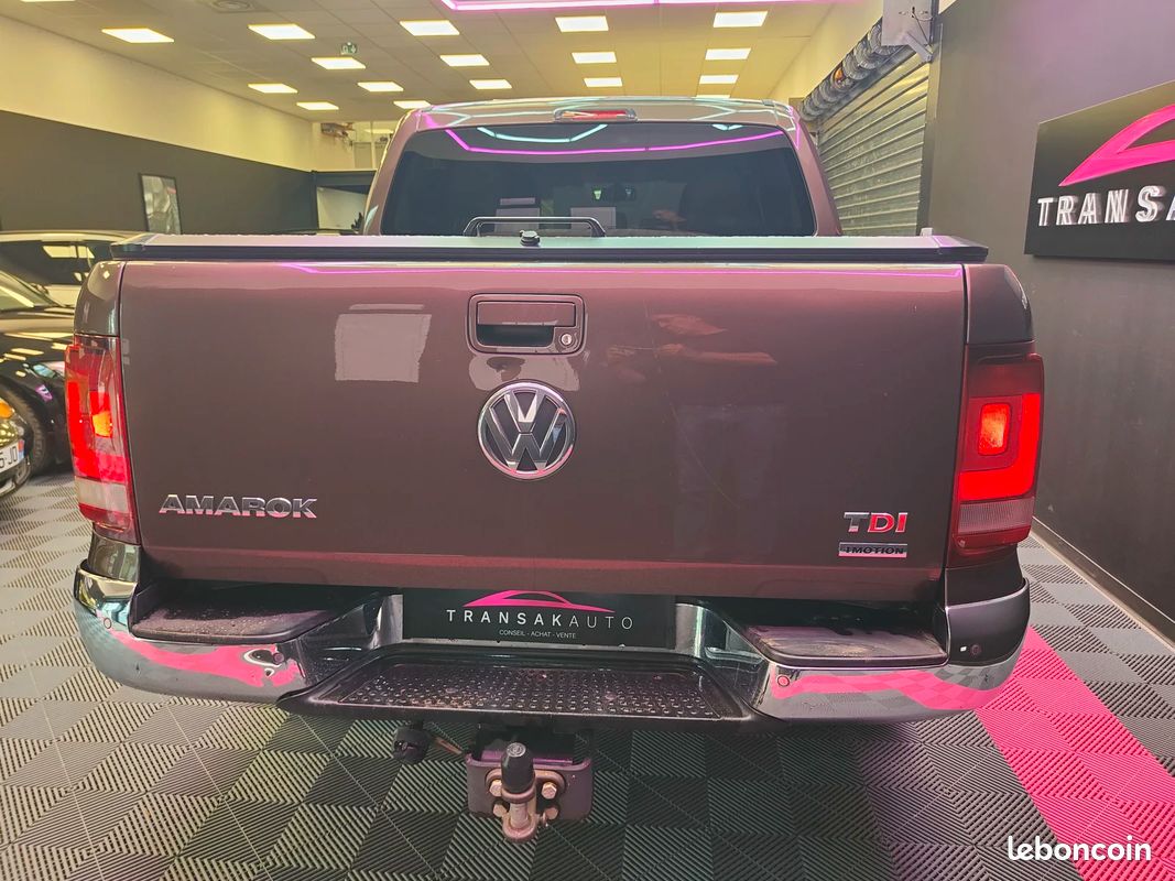 VOLKSWAGEN AMAROK HIGHLINE Double Cabine 2.0 BiTDi 180cv 4Motion - Historique d'entretien - Caméra - Attelage - Sièges chauffants en cuir - (image 9)