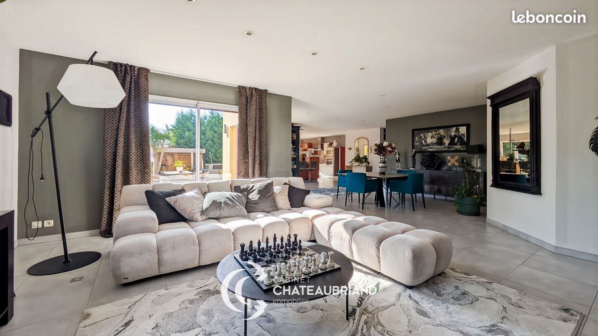 Maison 7 pièces 232 m² · à Combourg · 232 m² · 595 000 €