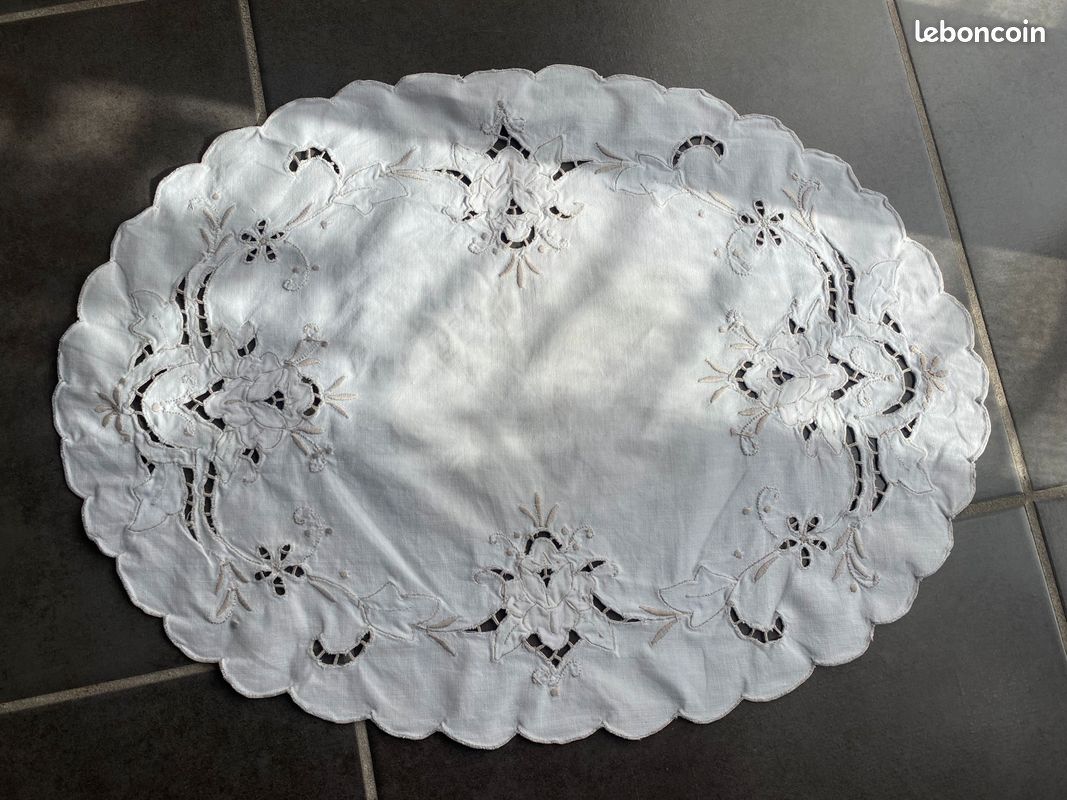 Chemin De Table Ovale Blanc - Broderie Filet Main - Napperon 40x105 Cm