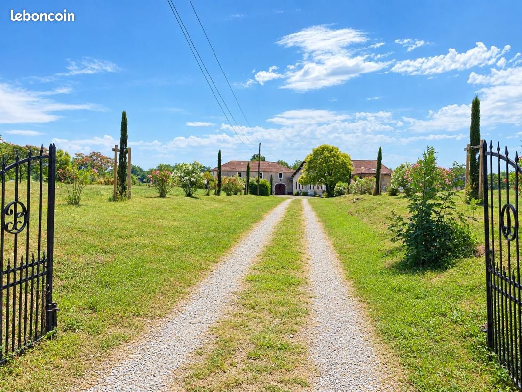 Maison 7 pièces 276 m² · à Pomarez · 276 m² · 380 000 €