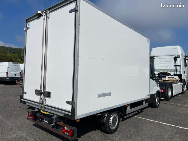 Iveco Daily CCb Daily 35S18 Moteur 3L00 180 CV Hi-Matic Frigo 33900 HT (image 3)