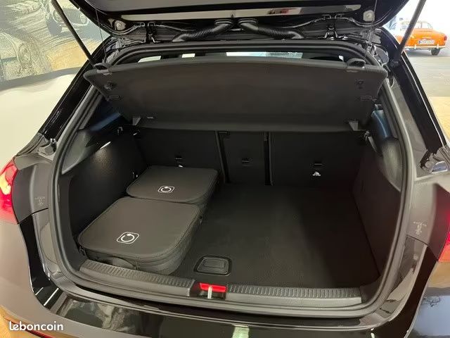 Mercedes Classe A 250e Amg Line Premium - Toit ouvrant - Sièges chauff - Accès&démarrage sans clé - Angles morts - ACC - Chauffage auxiliaire (image 10)
