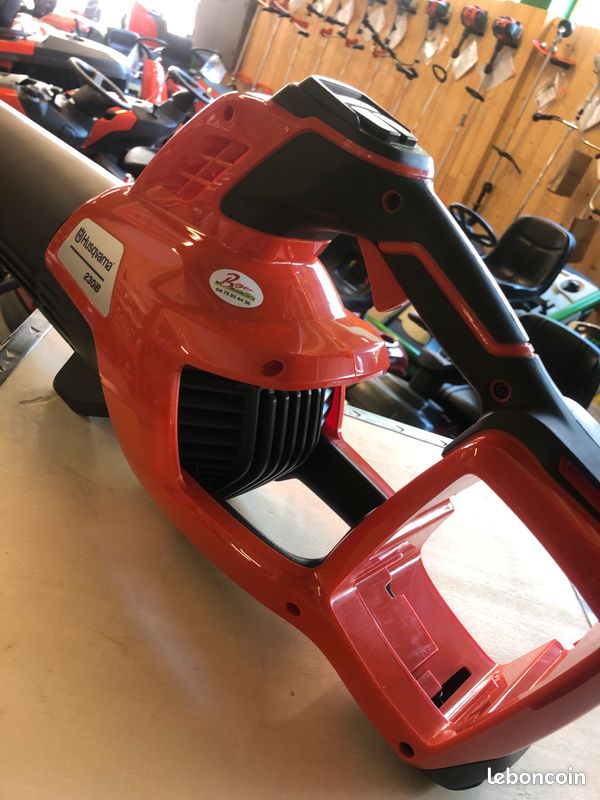 💨🚨 Promo souffleur batterie Husqvarna 230IB en pack chargeur + batterie Boyer Motoculture 😊 (image 1)