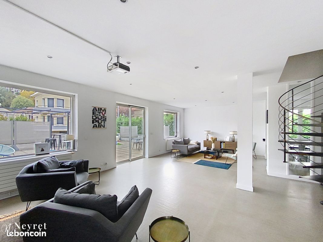 Appartement 6 pièces 167 m² · à Saint-Étienne · 167 m² · 310 000 €