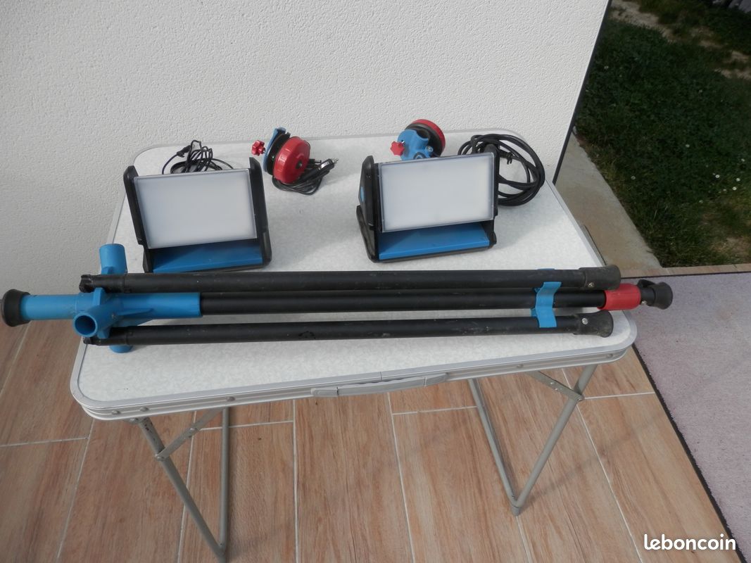 Lampes sur trépieds (image 1)
