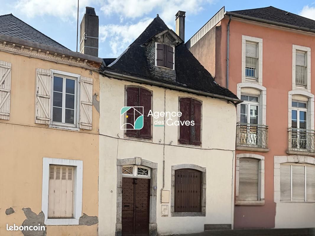 Maison 9 pièces 206 m² · à Oloron-Sainte-Marie · 206 m² · 55 000 €