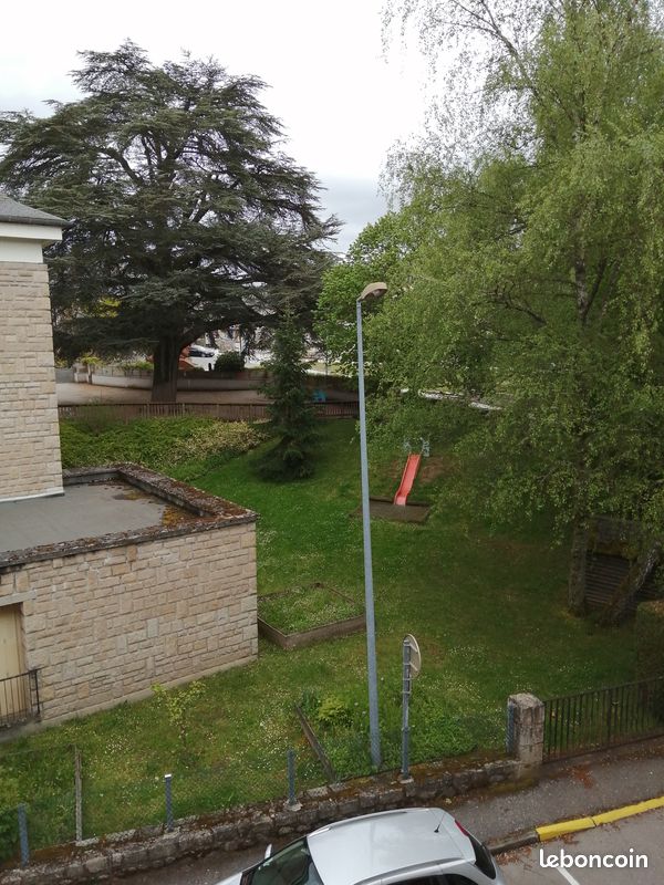 A louer Studio meublé de 27 m² (26 carrez), au calme et très lumineux, vue dégagée - Ussel 19200 (image principale 8)