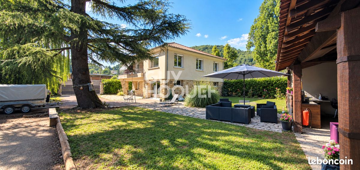 Maison 9 pièces 190 m² · à Vals-les-Bains · 190 m² · 369 000 €