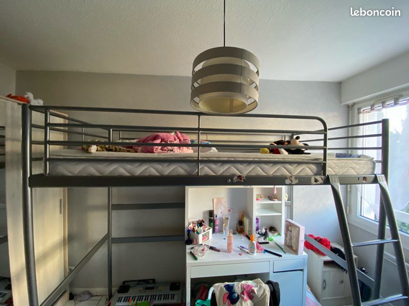 Lit mezzanine (image 1)