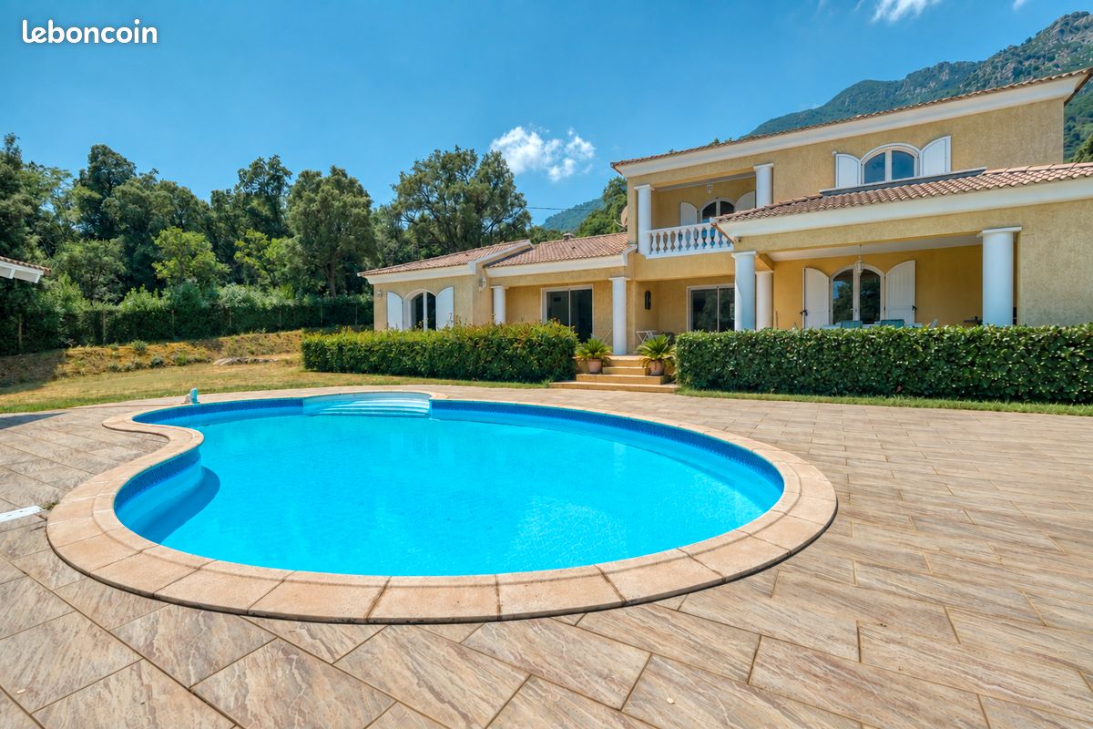 Maison 5 pièces 170 m² · à Santa-Maria-Poggio · 170 m² · 699 000 €