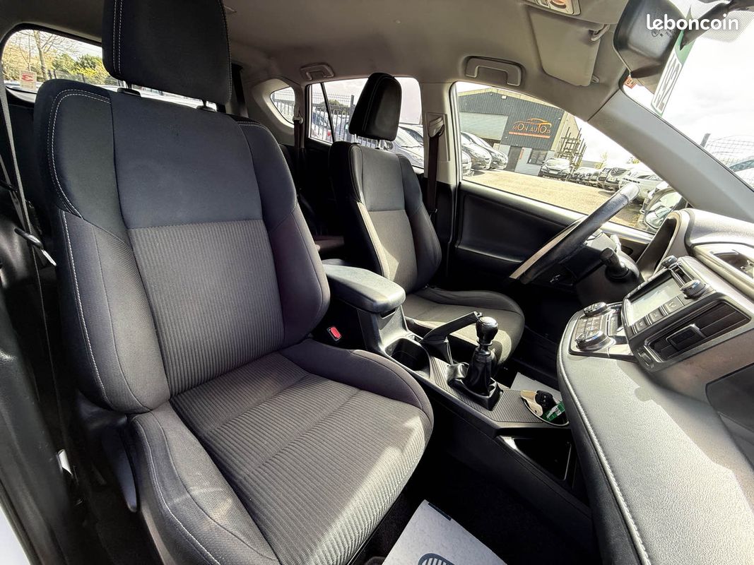 Toyota RAV4 2.0 D-4D 124ch Lounge – GPS – Caméra de recul – Chaîne – Révisé & Garantie 6 mois (image 11)