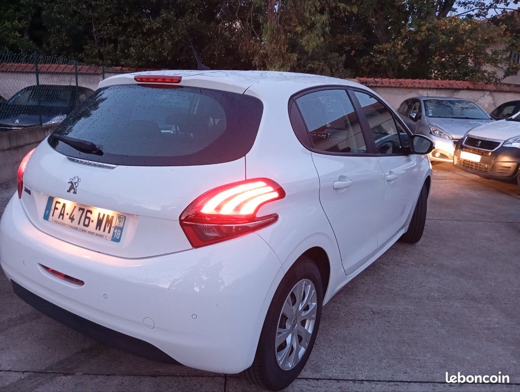 Peugeot 208 1.2 82 CV (image 2)