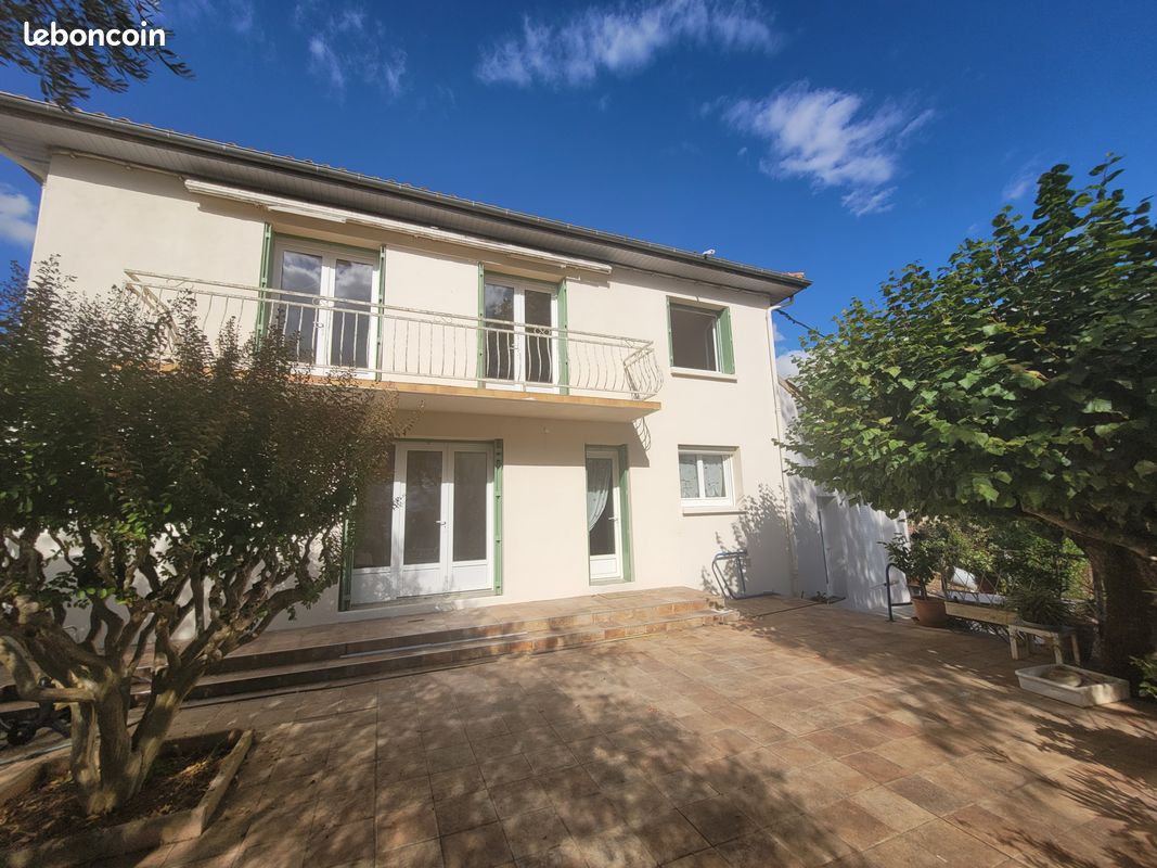 Maison 6 pièces 147 m² · à Montaut-les-Créneaux · 146,8 m² · 900 €/mois