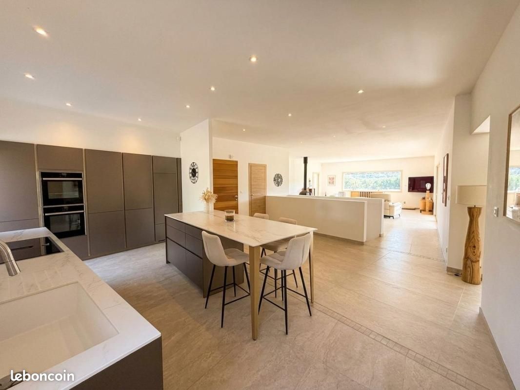 Maison 7 pièces 214 m² · à Camps-la-Source · 214 m² · 998 000 €