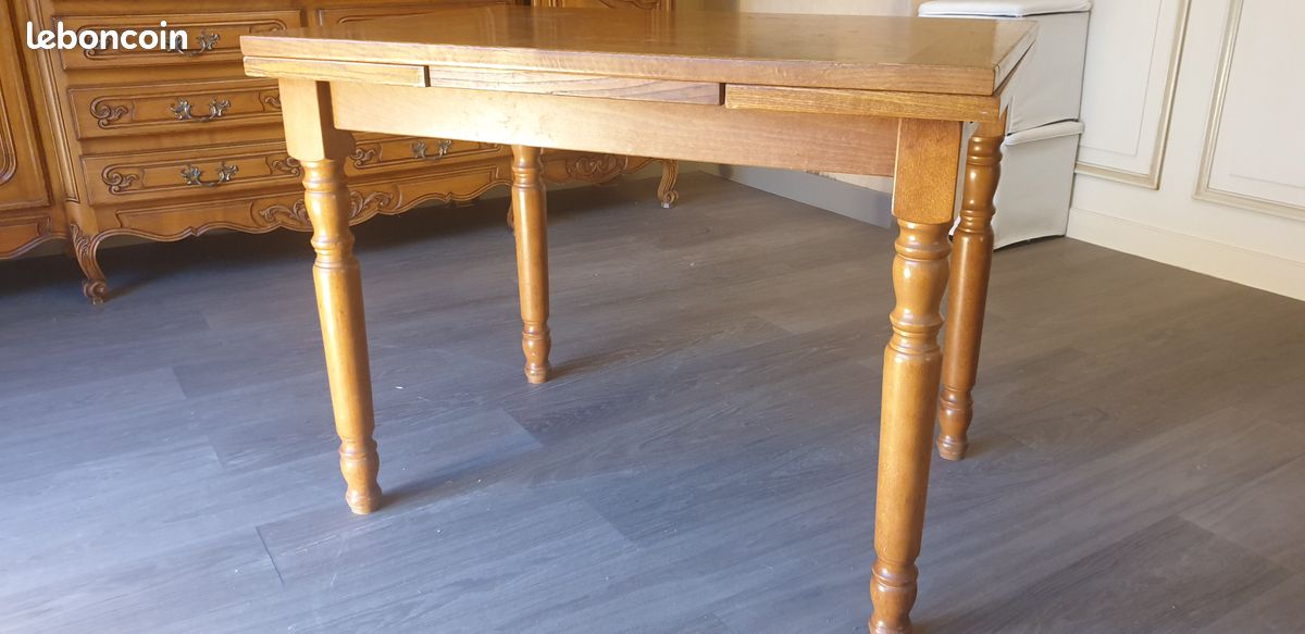 Table (image 3)