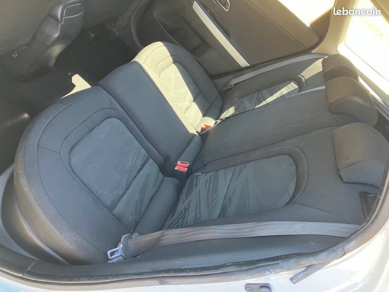 Kia ceed sw 1.6 crdi 110 ch (image 9)