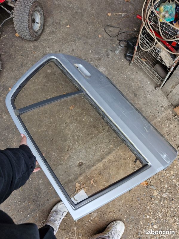 Porte arrière gauche peugeot 205 (image 2)
