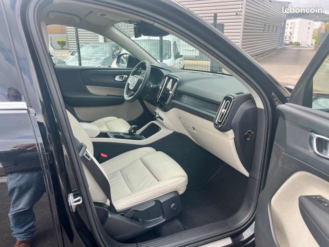 Volvo xc40 t5 recharge 180 + 82ch start dct 7 - hybride rechargeable - gps - camera - cuir - apple carplay / android auto - jantes alu 18" - demarrage sans cle - radars av + arr - hayon electrique... (image 4)