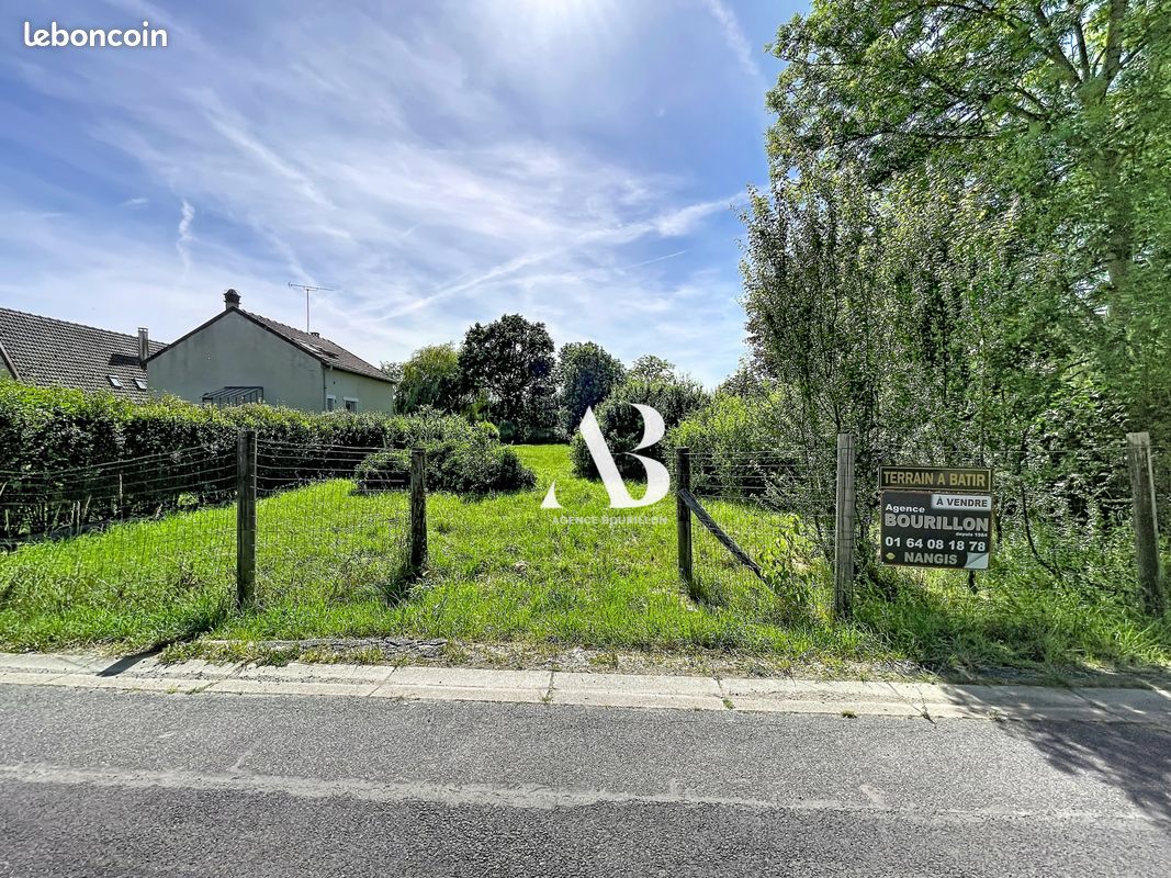Terrain 1195 m² · à Villeneuve-les-Bordes · 1 195 m² · 69 000 €