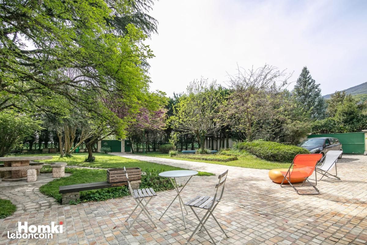 Maison 10 pièces 220 m² · à Fontaine · 220 m² · 635 000 €